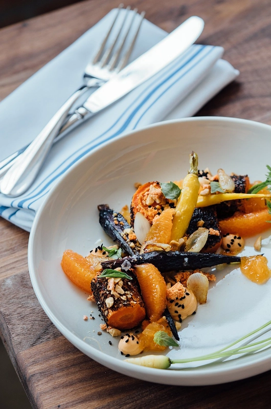 tallerken med grøntsager