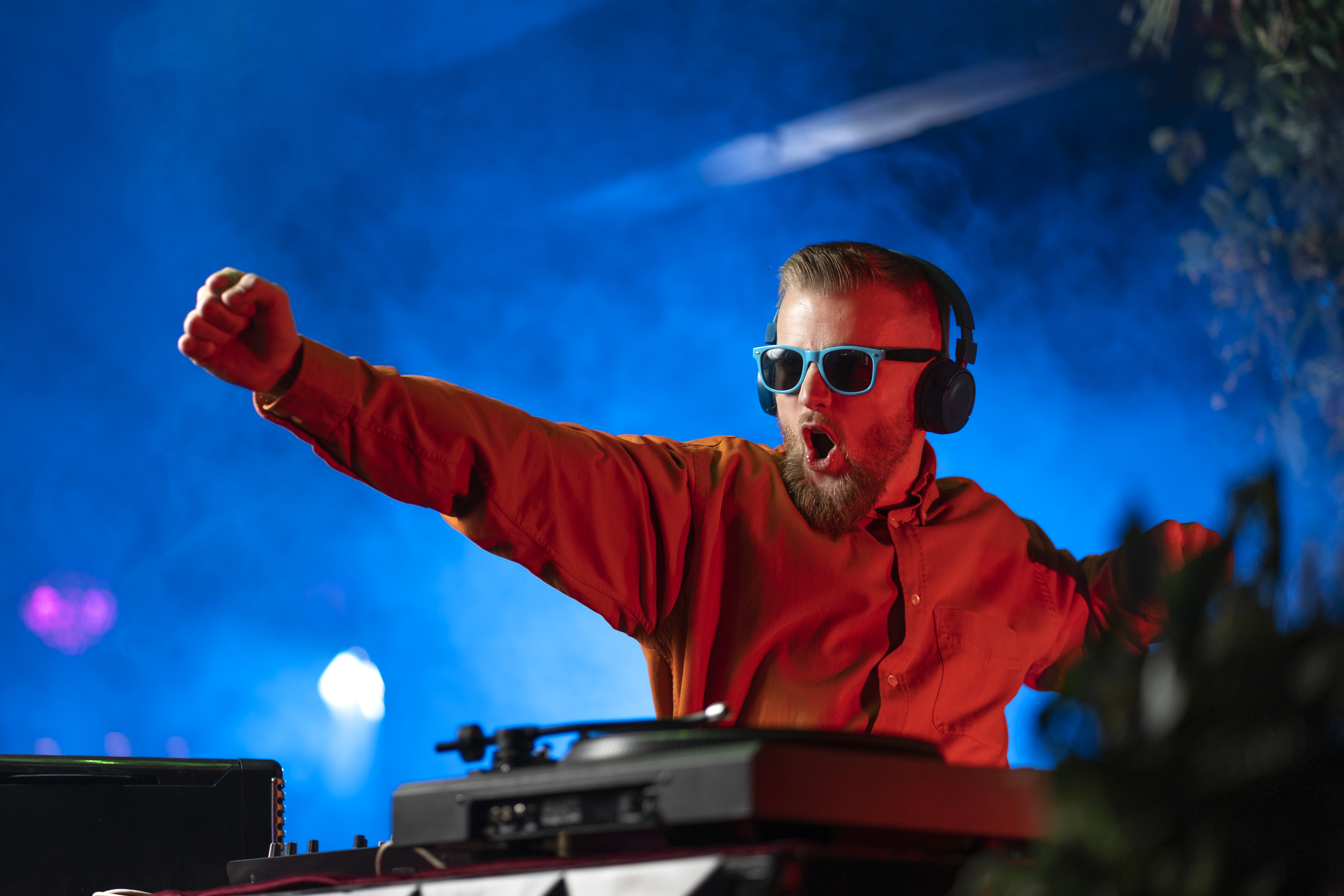 DJ